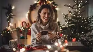 Cette influenceuse installe Noël en octobre : stratégie audacieuse ou excès de bonheur familial ?