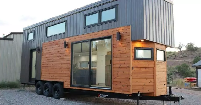 Cette mini-maison de 8,5 m offre le luxe d’un appartement avec baignoire et cheminée pour 139 900 € Cette mini-maison de 8,5 m offre le luxe d’un appartement avec baignoire et cheminée pour 139 900 $