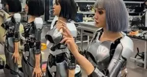 Cette usine chinoise de robots humanoïdes fait frissonner TikTok : des cyborgs à la Westworld en production de masse