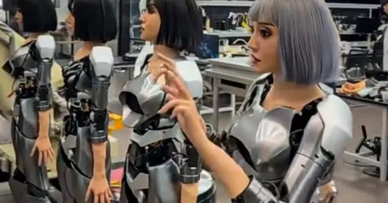 Cette usine chinoise de robots humanoïdes fait frissonner TikTok : des cyborgs à la Westworld en production de masse Cette usine chinoise de robots humanoïdes fait frissonner TikTok : des cyborgs à la Westworld en production de masse