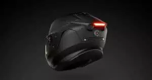 Ce casque moto révolutionnaire à 300° de vision promet d’en finir avec les angles morts pour 1850 $ seulement