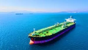 Aussi longs que 4 tours Eiffel couchées, ces supertankers dominent les océans comme jamais auparavant Ce colosse des mers, le Seawise Giant, dépasse en grandeur la Tour Eiffel et transporte 564 763 tonnes de pétrole