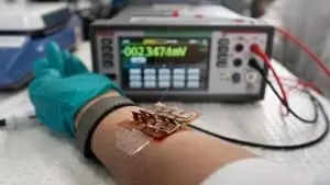 “Une énergie inépuisable” : des scientifiques exploitent la chaleur du corps pour dire adieu aux batteries classiques Ce dispositif révolutionnaire utilise la chaleur corporelle pour alimenter vos appareils et pourrait transformer notre quotidien