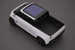 Ce petit pick-up solaire de 3,86m offre jusqu&rsquo;à 560 km d&rsquo;autonomie et promet une révolution pour les aventuriers urbains