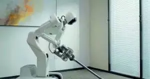 Ce robot humanoïde cuisine, fait le ménage et joue au basket : l&rsquo;Astribot S1 redéfinit l&rsquo;aide à domicile avec style