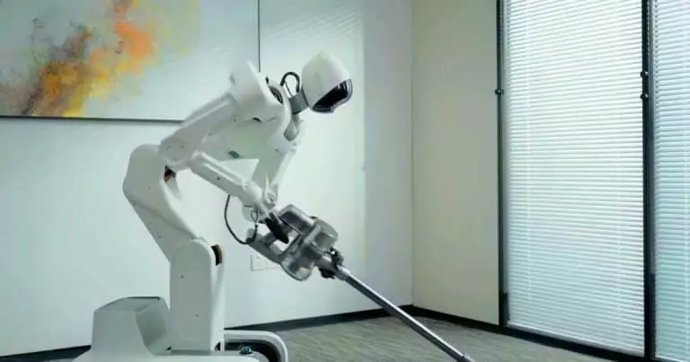 À voir en vidéo : ce nouveau robot humanoïde signe la fin du ménage en accomplissant toutes vos tâches domestiques Ce robot humanoïde cuisine, fait le ménage et joue au basket : l’Astribot S1 redéfinit l’aide à domicile avec style