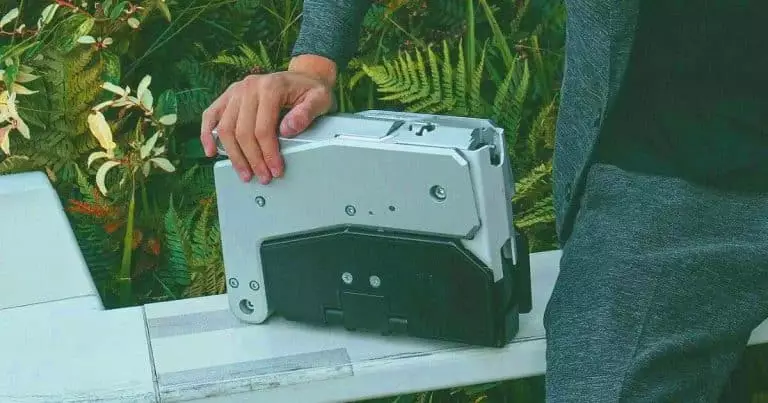 Un scooter dans un sac à dos : l’e-scooter Arma se plie au format d’un laptop 12 pouces Ce scooter électrique se plie à la taille d’un ordinateur portable et révolutionne la mobilité urbaine