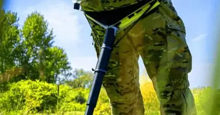Ce tabouret Zen à une jambe réinventé : plus robuste, plus confortable et pesant seulement 570 g, il séduit tous les aventuriers