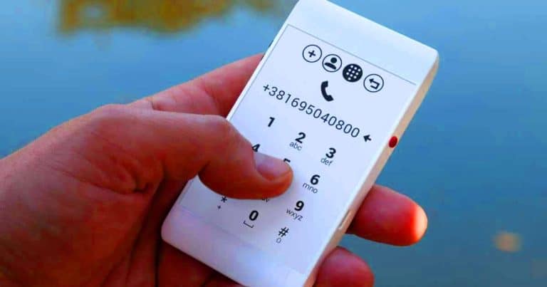 Ce téléphone 3D imprimé, « Offone », réduit tout au minimum : seulement appels et SMS sur un écran e-ink