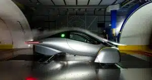 Ce véhicule solaire révolutionnaire promet une autonomie record et une fluidité jamais vue pour son grand show à Las Vegas