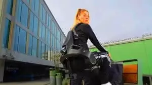 Cet exosquelette allemand Apogee ULTRA multiplie votre force par 36 kg et réduit l&rsquo;effort de marche de 20%