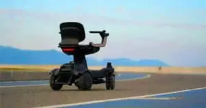 Cette chaise high-tech défie les obstacles : découvrez l&rsquo;innovation qui révolutionne la mobilité personnelle en ville