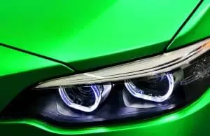 Cette peinture inspirée des plumes de paon pourrait métamorphoser l&rsquo;industrie automobile d&rsquo;ici 2029