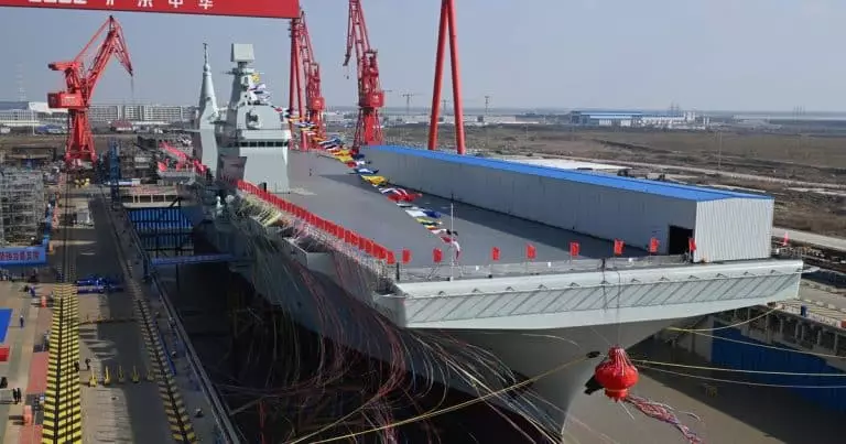 « La France parle d’un véritable séisme en mer » : la Chine dévoile un mini porte-avions révolutionnaire qui pourrait bouleverser l’équilibre naval