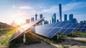 "Transformer les déchets en trésor" : cette découverte chinoise révolutionnaire promet de générer 68 milliards d'euros par an en recyclant un métal précieux des panneaux solaires