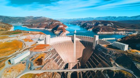 Ce barrage titanesque, 10 fois la taille de Paris, promet une révolution énergétique mondiale avec ses dimensions colossales