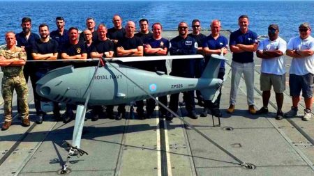 Ce drone hélico de la Royal Navy, 125 mph de vitesse, surpasse les attentes : une percée technologique pour traquer la drogue en mer