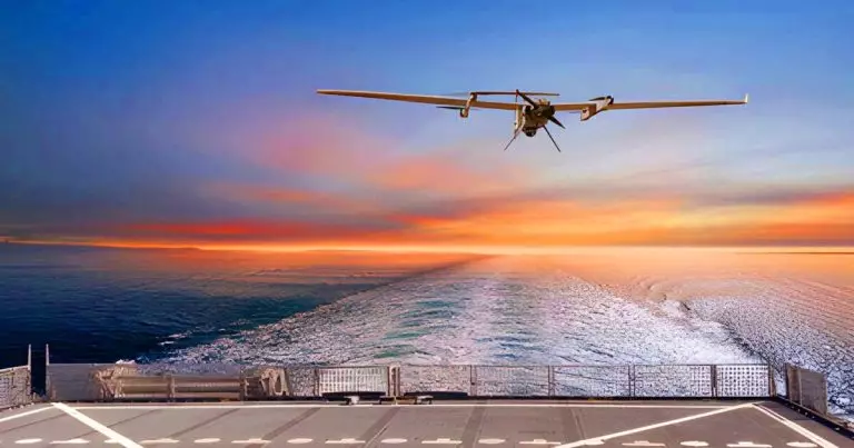 Vidéo : ce drone militaire multi-carburant espionne, brouille et frappe depuis la mer, une arme redoutable en action Ce drone militaire marin, aussi endurant que 13 heures de vol, redéfinit la guerre moderne avec sa polyvalence inégalée
