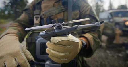 Ce drone minuscule, pesant seulement 70 g, révolutionne la reconnaissance militaire avec son incroyable puissance et sa discrétion extrême