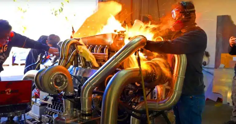 Ce monstre mécanique Y12 à 3 turbos s’apprête à rugir sur la piste avec ses 5 000 chevaux surpuissants Ce monstre mécanique : le Y12 à 3 turbos prêt à dévorer la piste avec 5 000 chevaux annoncés