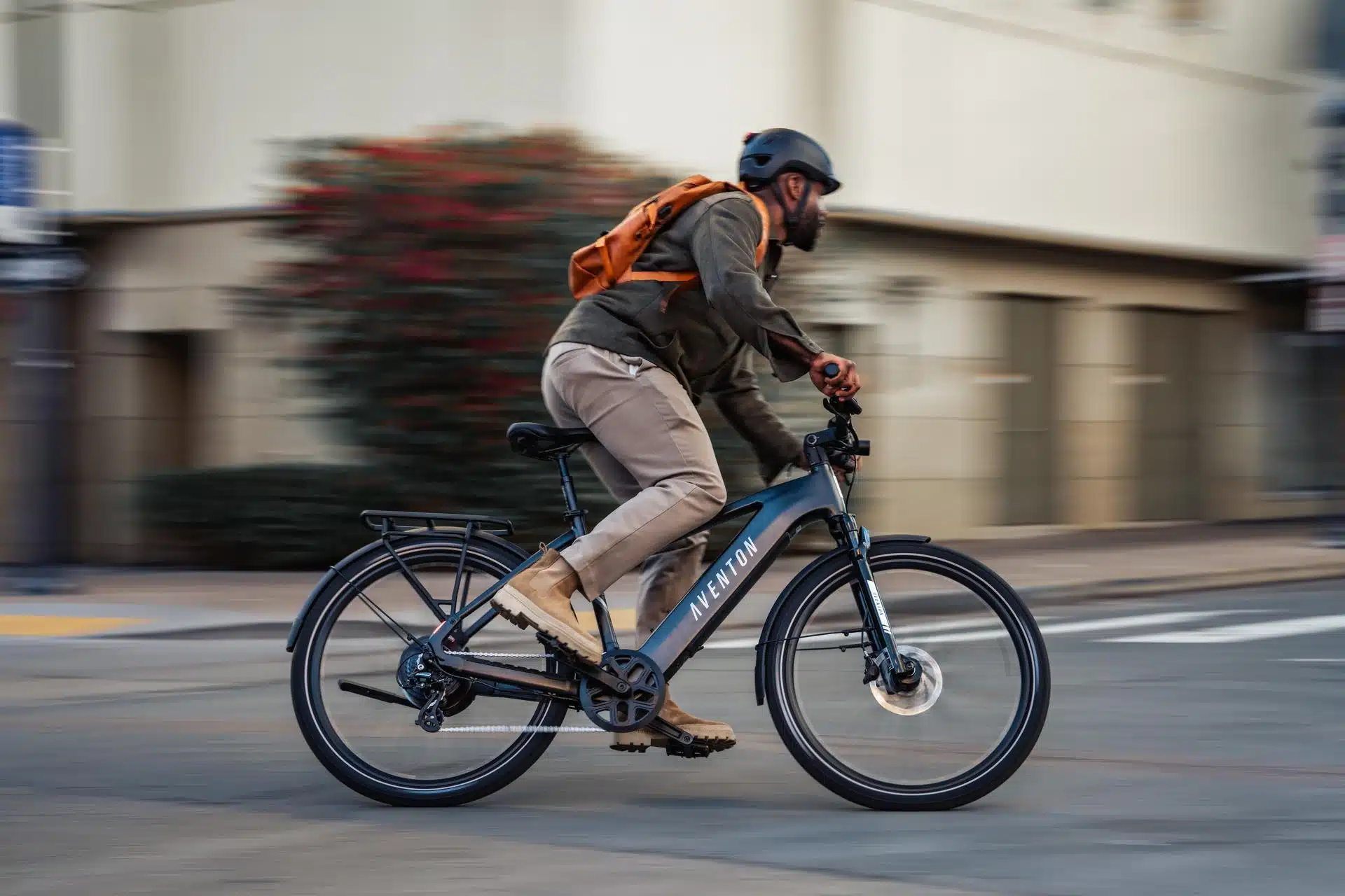 Le vélo urbain Level 3 est le deuxième modèle à intégrer l'unité de contrôle Aventon, offrant une tranquillité d'esprit inégalée