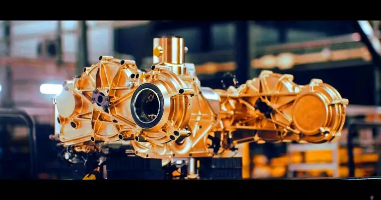 Cette transmission Koenigsegg de 2 300 ch défie les lois de la gravité avec un moteur électrique unique pour une AWD révolutionnaire
