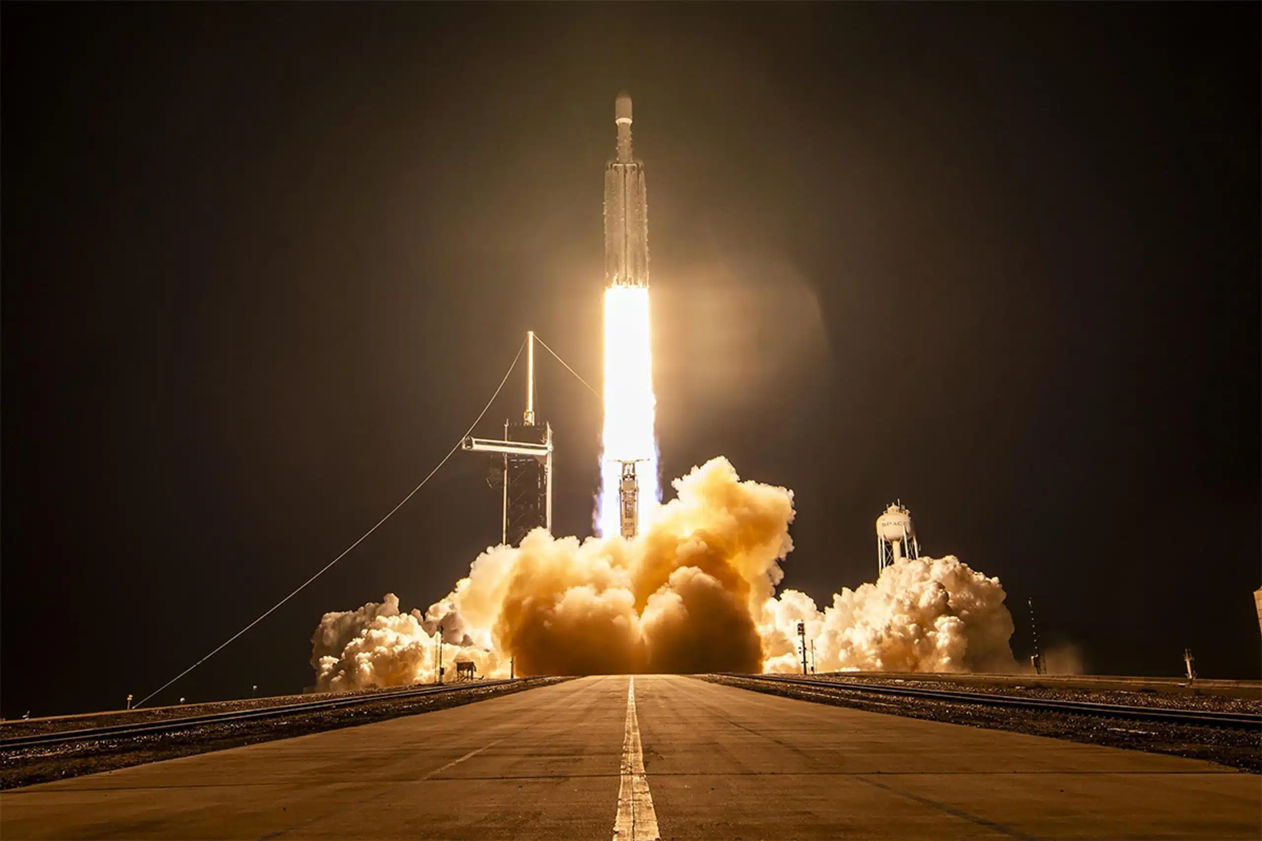 En décembre 2023, une fusée Falcon Heavy de SpaceX décolle avec un X-37B à bord depuis le Kennedy Space Center