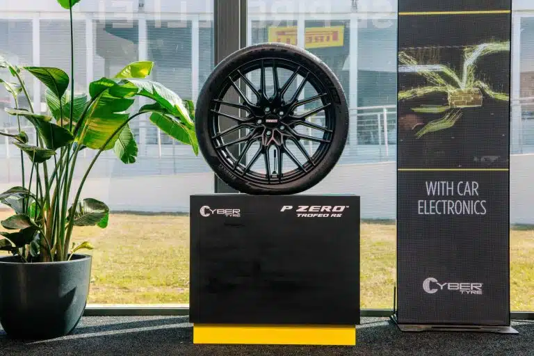 700 capteurs par pneu : le Cyber Tyre de Bosch et Pirelli, plus intelligent qu’un smartphone, prépare une révolution automobile