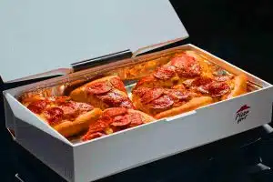PizzaWrmr : ce gadget PS5 révolutionnaire garde vos parts de pizza chaudes pendant des heures grâce à l&rsquo;ingéniosité canadienne