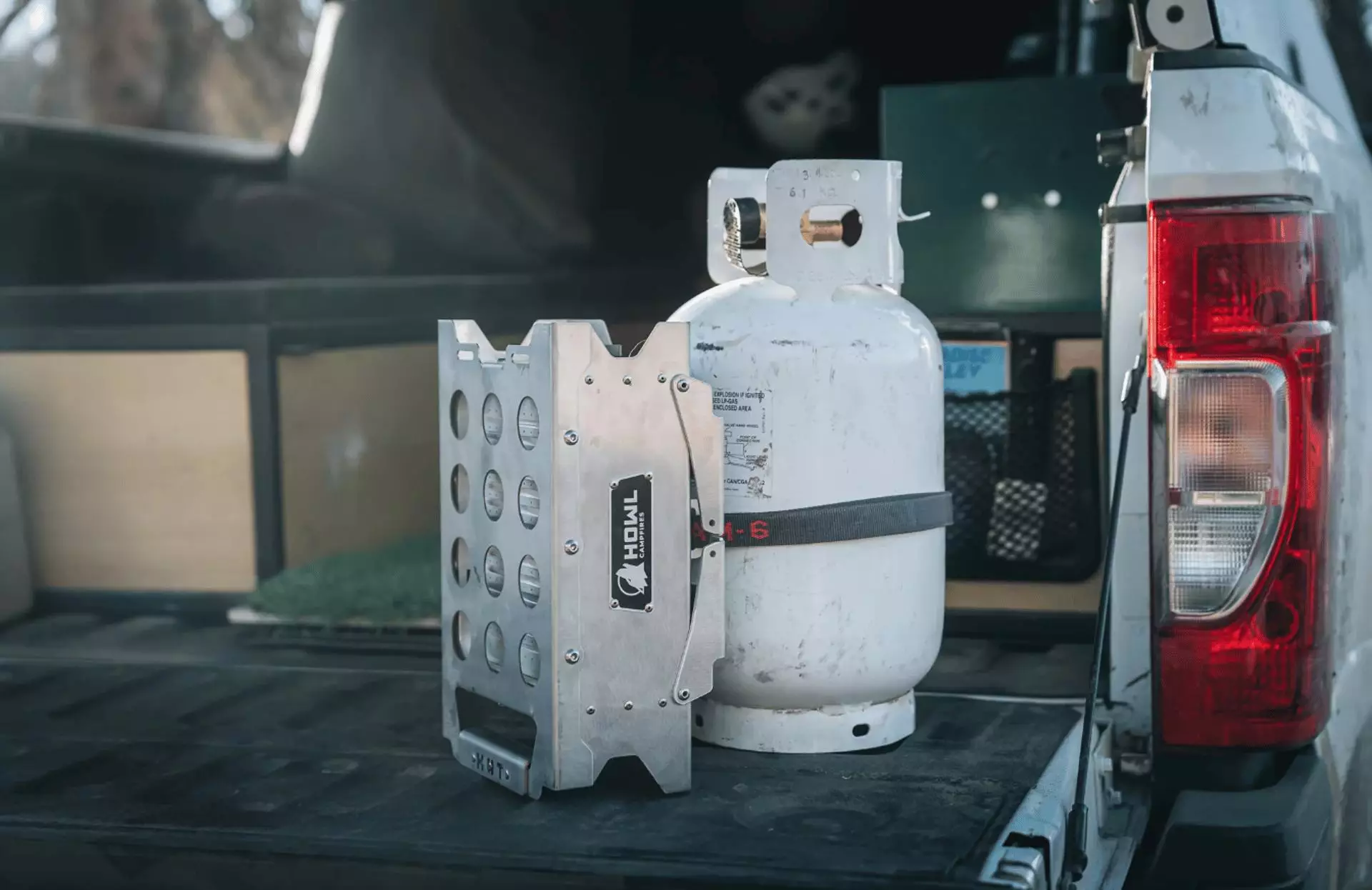 Le nouveau modèle R1 est conçu pour être compact et carré, que ce soit attaché au propane comme un sac à dos ou rangé séparément