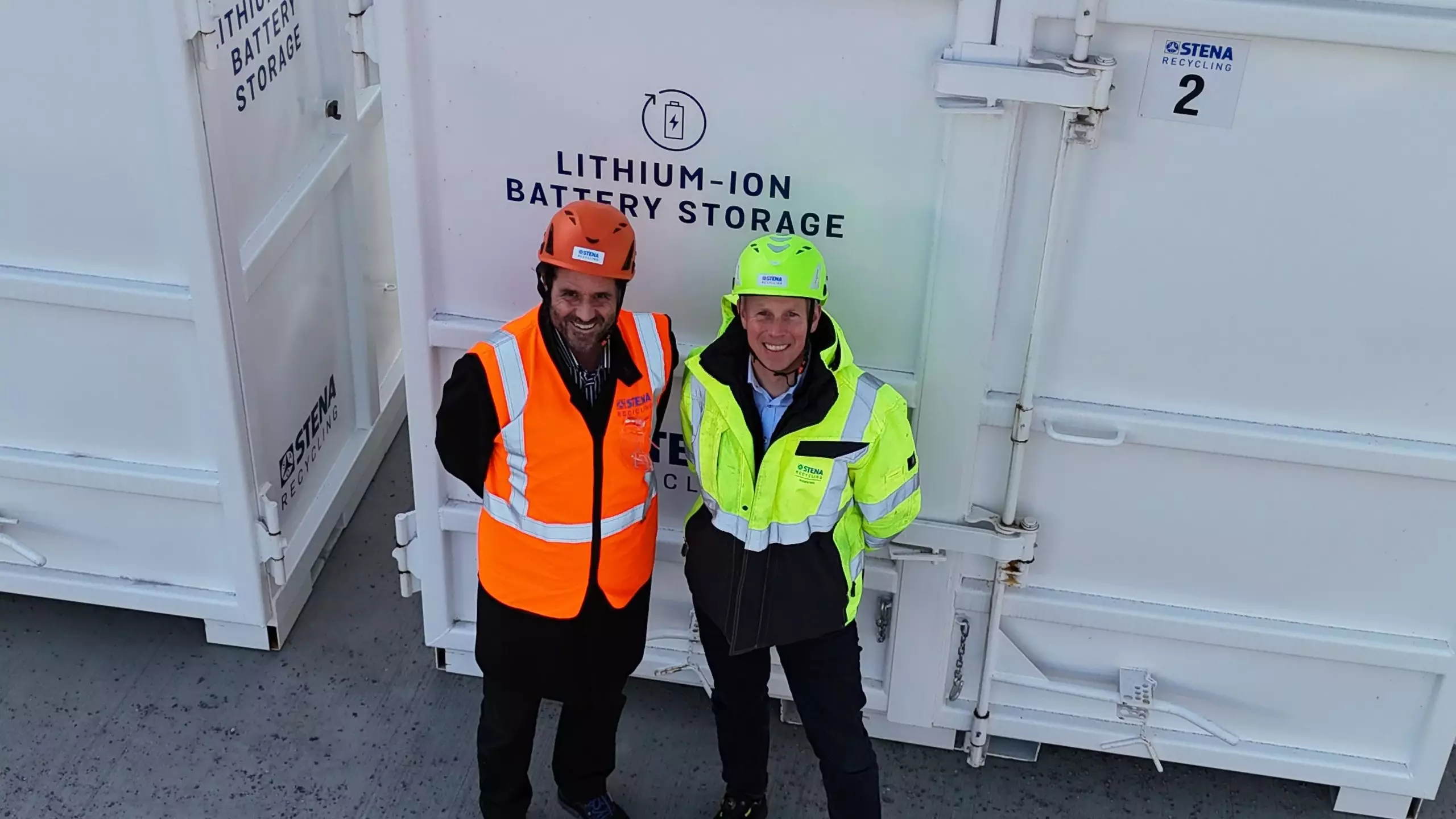 Dans l'installation située à Ausenfjellet, près d'Oslo, en Norvège, chaque batterie est minutieusement examinée pour identifier les composants récupérables et ceux à recycler.