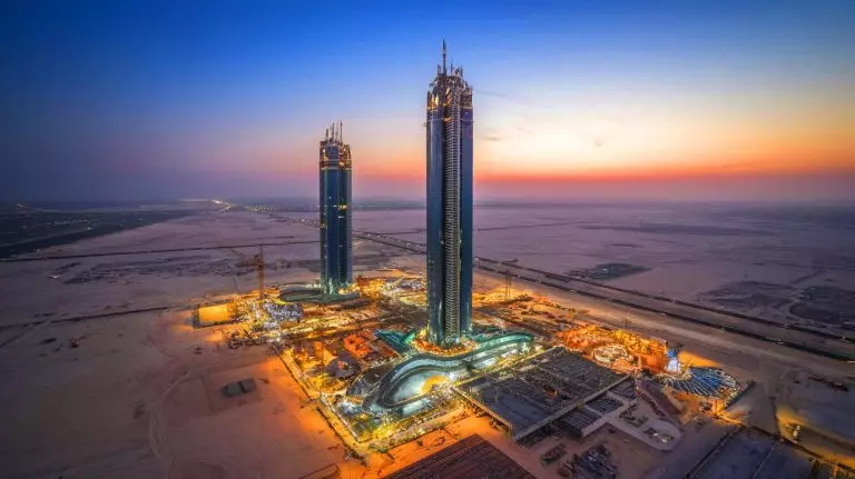 « 170 kilomètres de béton et de retards » : ce projet pharaonique d’Arabie saoudite vire au cauchemar industriel « Catastrophe à l’horizon » : ce gratte-ciel saoudien de 100 miles vire au désastre total