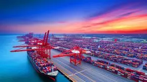 Ce colosse du transport : le plus grand port automatisé au monde s'apprête à gérer 65 millions de conteneurs par an