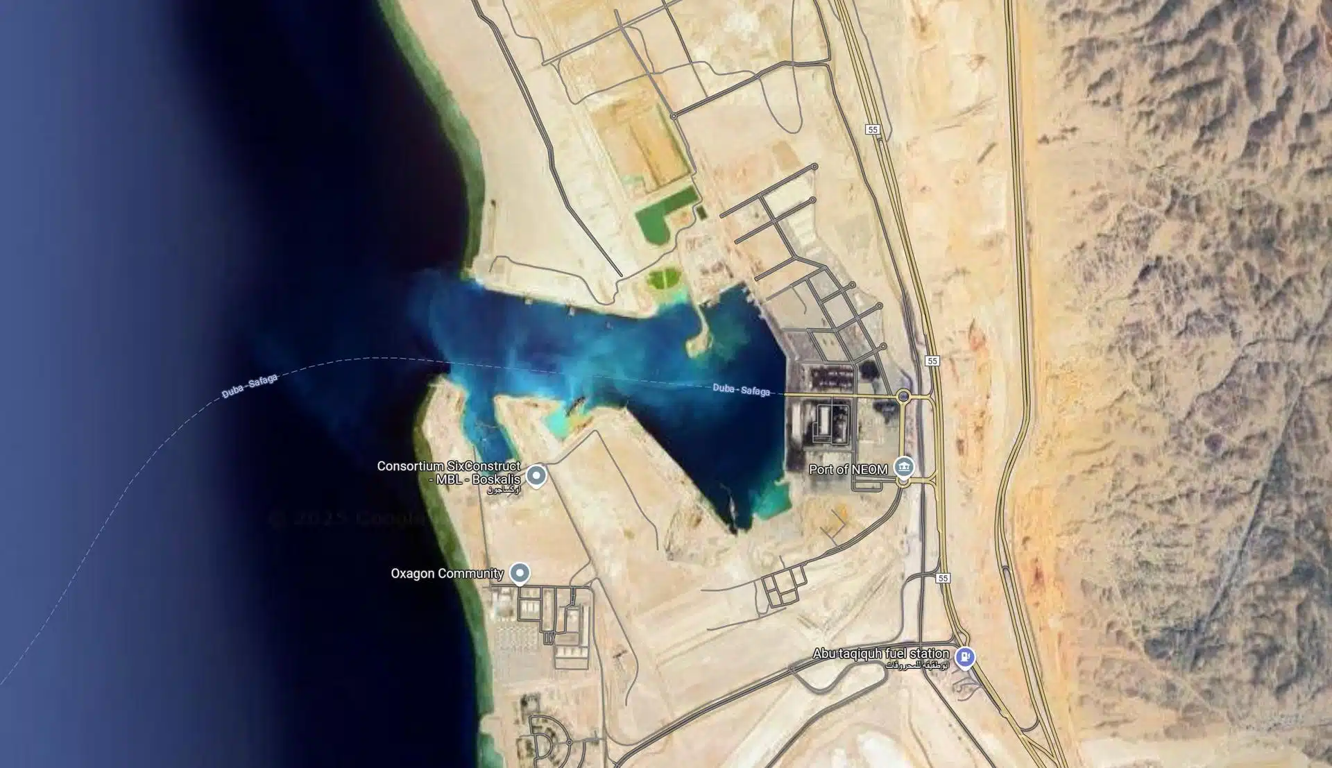 Les images satellites publiques les plus récentes de Google Maps du port de Neom, situé à Oxagon, montrent qu'il reste encore beaucoup à faire. Découvrez ici
