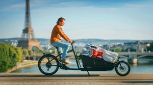 Ce vélo électrique nomade, capable de tracter 450 kg, surpasse tous les vélos-cargos : une révolution du transport urbain en marche
