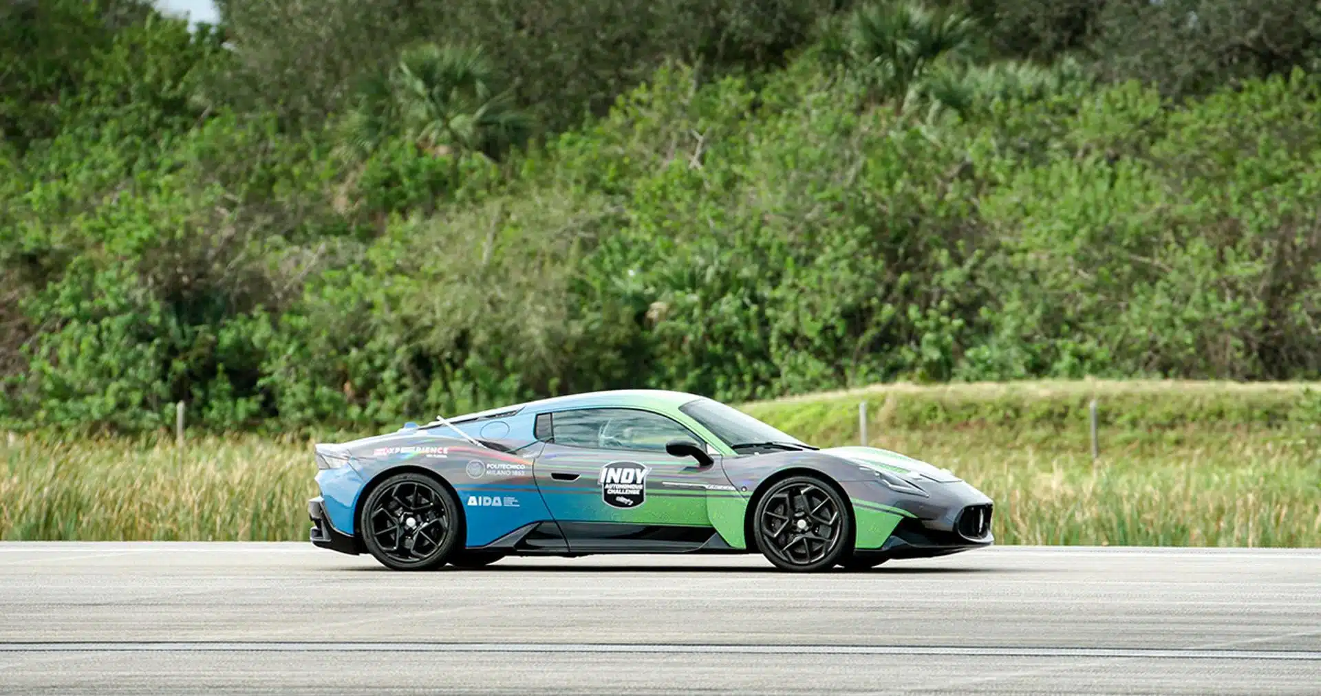 Le système de conduite autonome a été conçu par des chercheurs du Politecnico di Milano en Italie, en collaboration avec le Indy Autonomous Challenge.