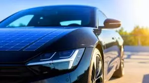 « La révolution de l’autonomie » : ce revêtement solaire transforme votre voiture en centrale énergétique géante