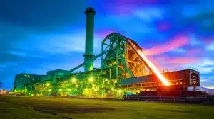 « L'acier vert révolutionne l'industrie » : cette usine écologique produit son premier métal fondu respectueux de l'environnement