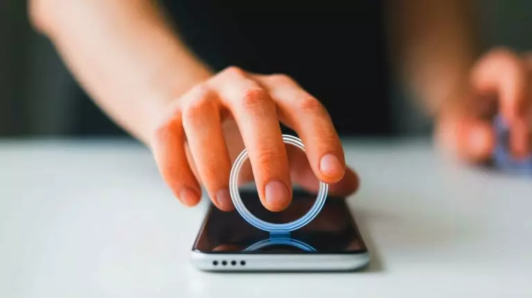 « L'outil ultime de l'ère numérique » : ce Ring Mouse rend le doomscrolling plus facile que jamais et fascine les internautes