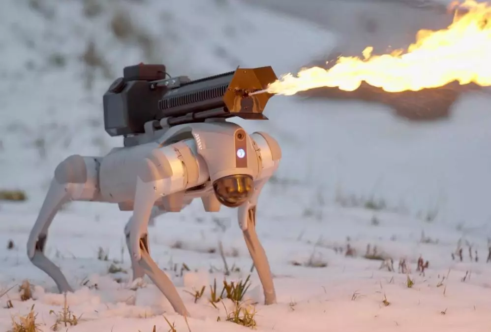 Chien-robot lance-flammes Thermonator de Throwflame