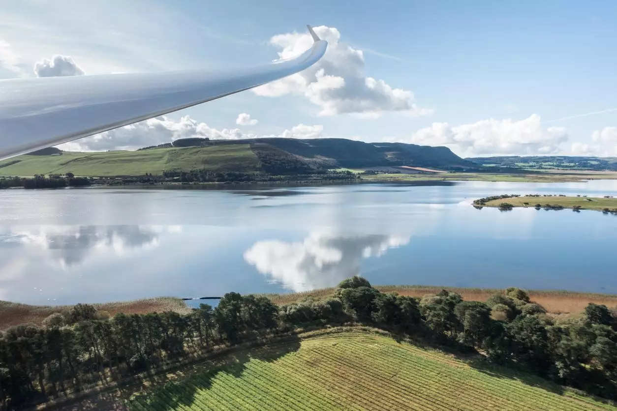 Explorez les lacs d'Écosse en hydravion pour une aventure touristique unique