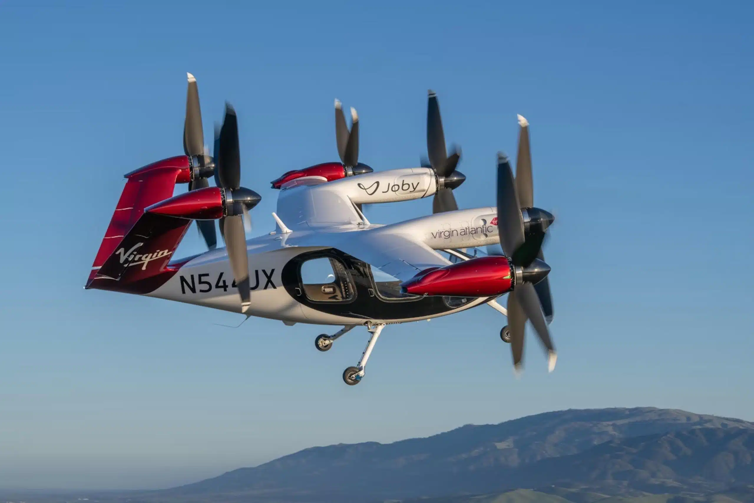 L'aéronef électrique de Joby est doté de six rotors pour un décollage vertical et peut atteindre des vitesses de 320 km/h, avec cinq sièges disponibles.