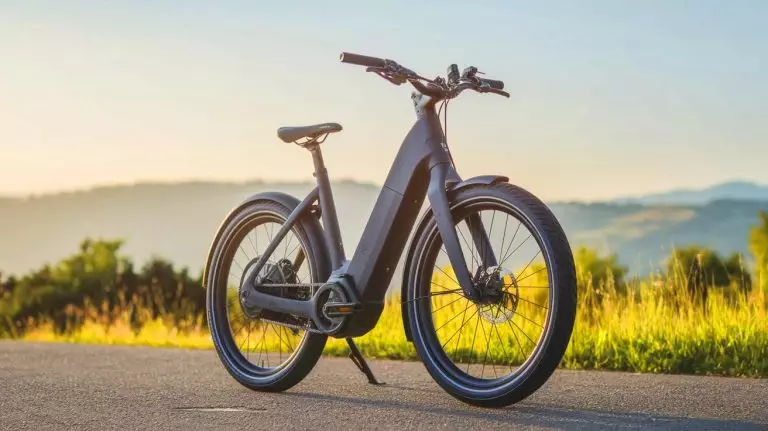 Ce vélo électrique français défie les lois de l’énergie : il roule sans batterie et avec une autonomie illimitée Un vélo électrique sans batterie qui roule à l'infini : l'innovation française qui bouleverse tout
