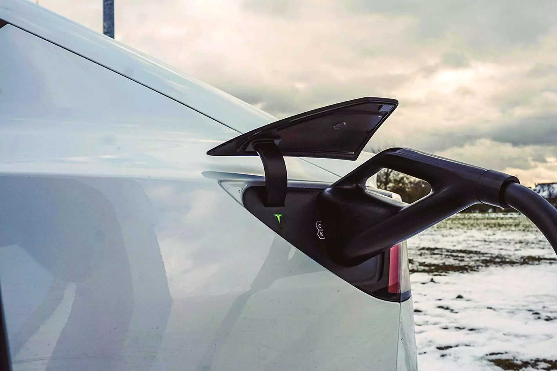 Recharger votre véhicule électrique par temps froid prend plus de temps en raison de l'impact des basses températures sur la chimie de la batterie.