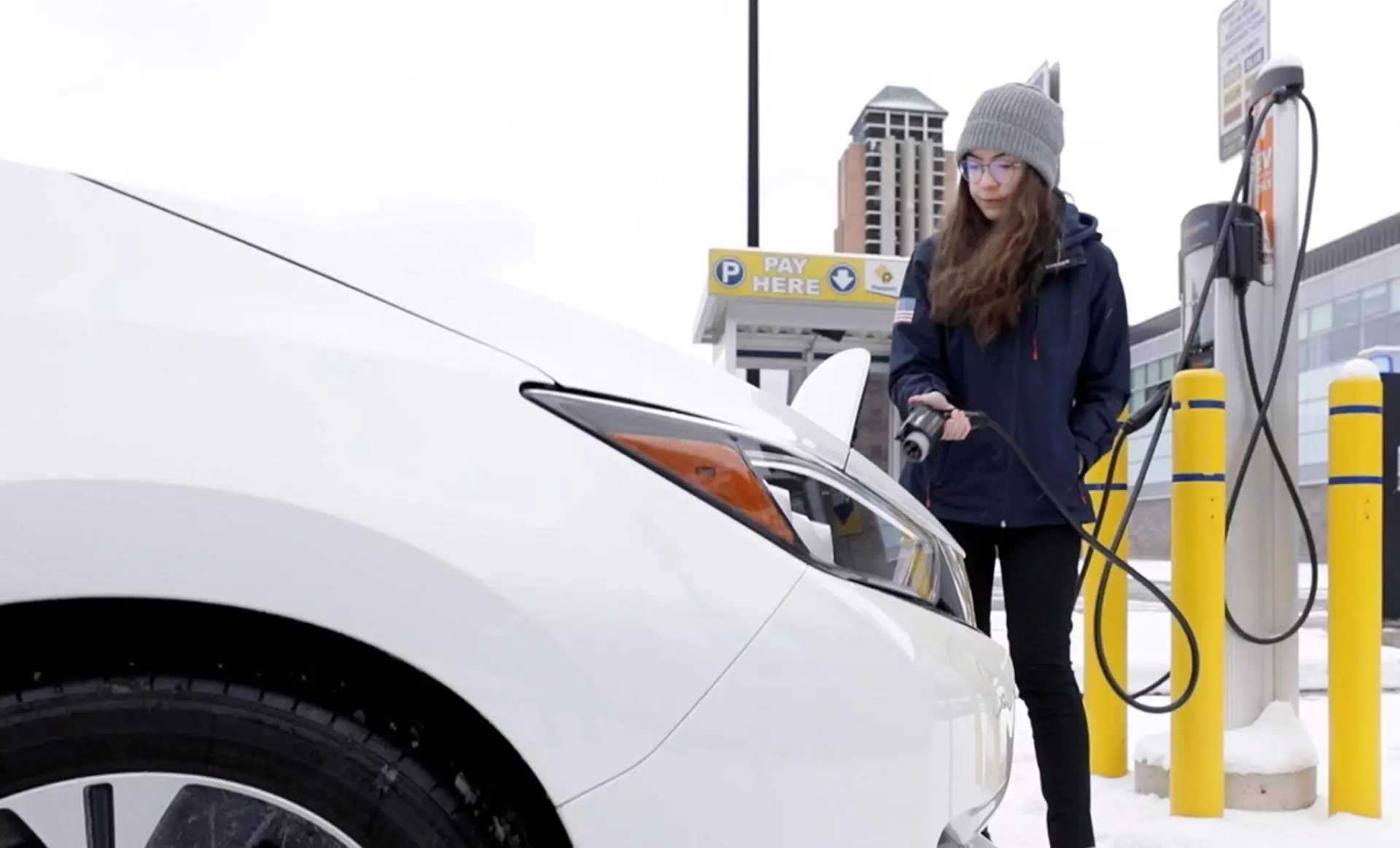 En plus d'un temps de recharge prolongé par temps froid, l'autonomie de votre voiture électrique diminue à cause de l'utilisation accrue du chauffage de l'habitacle et des sièges.