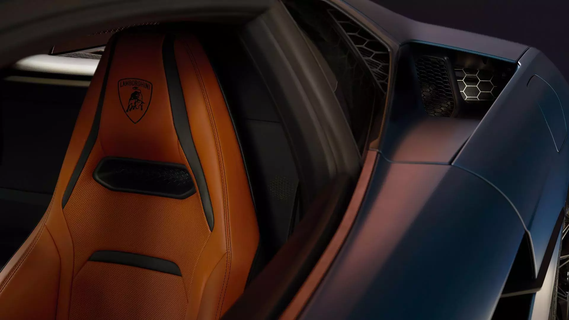 La Lamborghini Temerario propose un habitacle plus spacieux, offrant davantage d'espace pour la tête et les jambes comparé à la Huracán