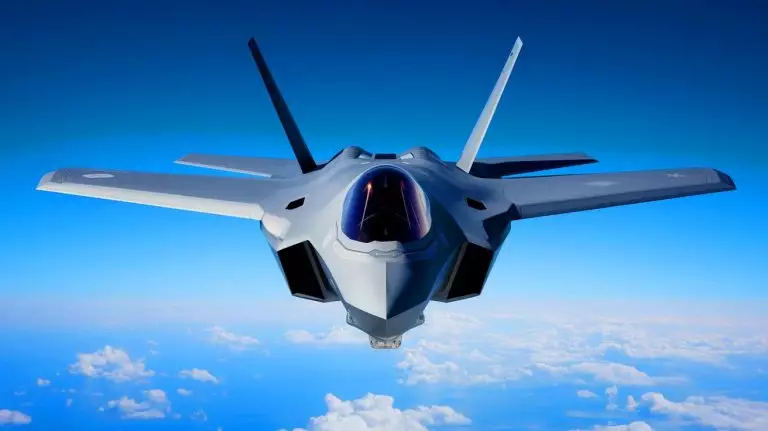 Le chasseur furtif de la US Navy pulvérise les records : 25 % d'autonomie en plus que le F-35C, une révolution aérienne qui effraie