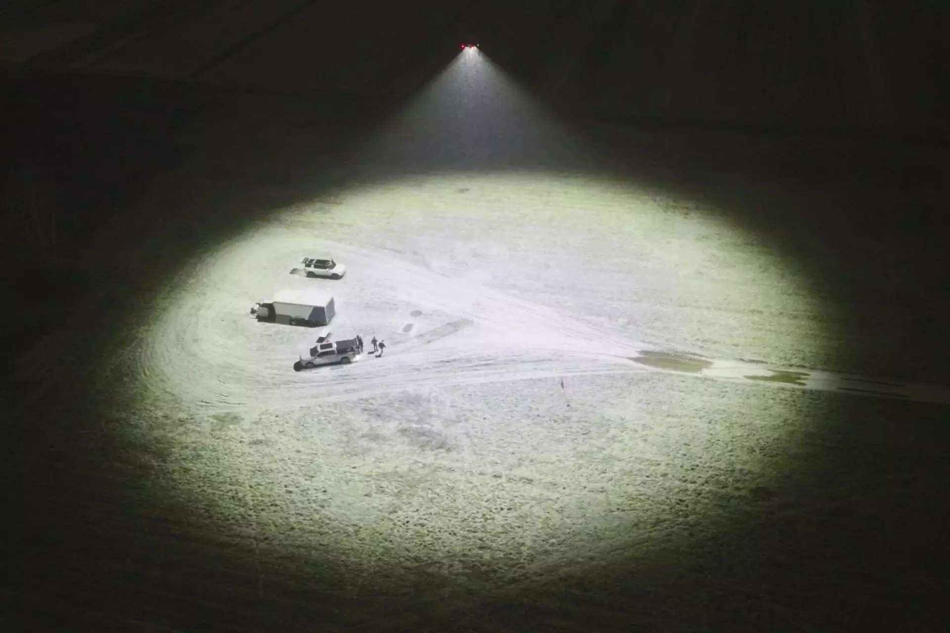Le pack Flying Sun 1000 utilise un drone avec LED pour diffuser 300 000 lumens de lumière sur le sol