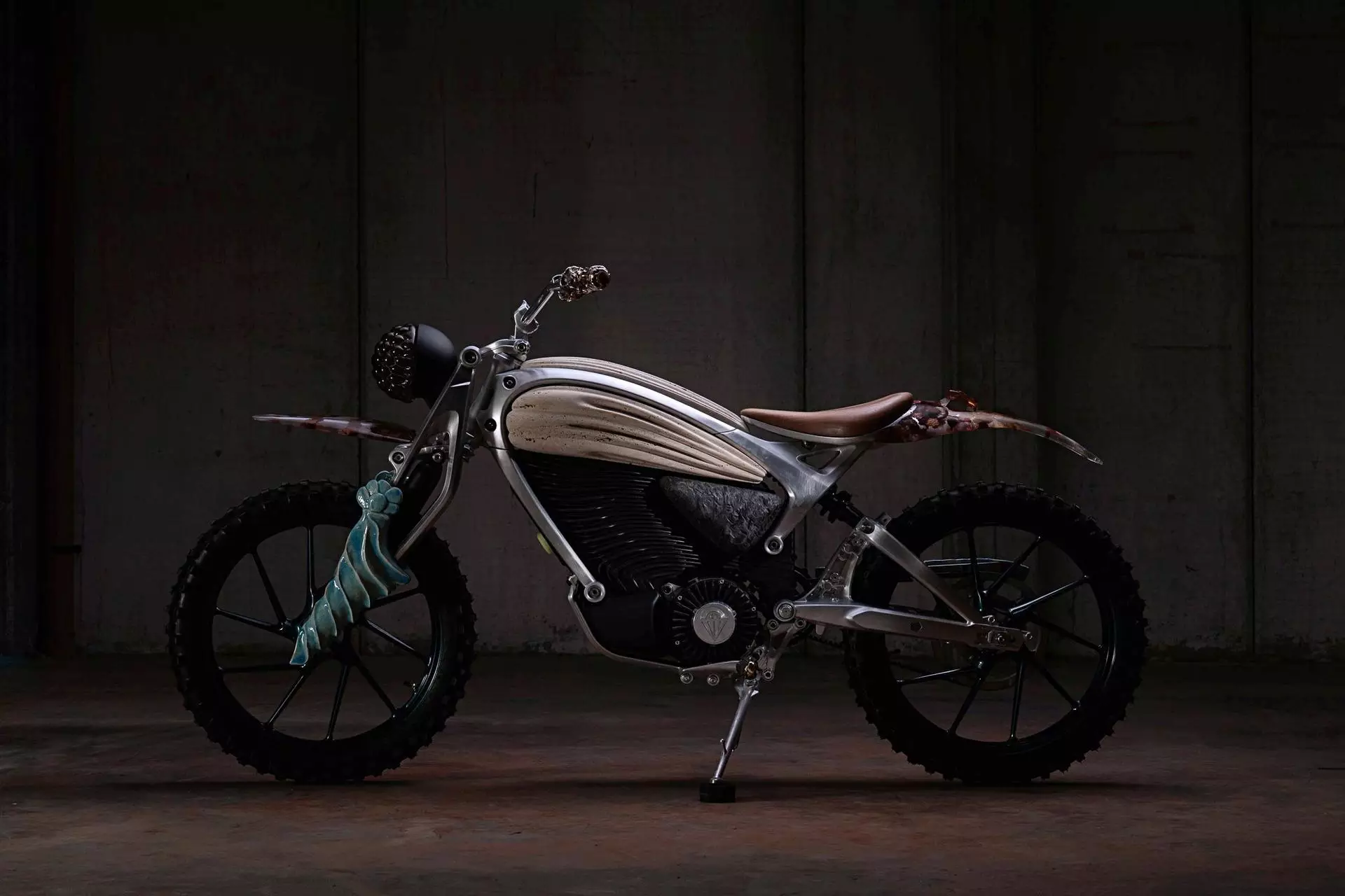 L'artiste multidisciplinaire basé à Los Angeles, Mattia Biagi, a conçu le Motototem, une création unique inspirée de la future moto électrique C6.