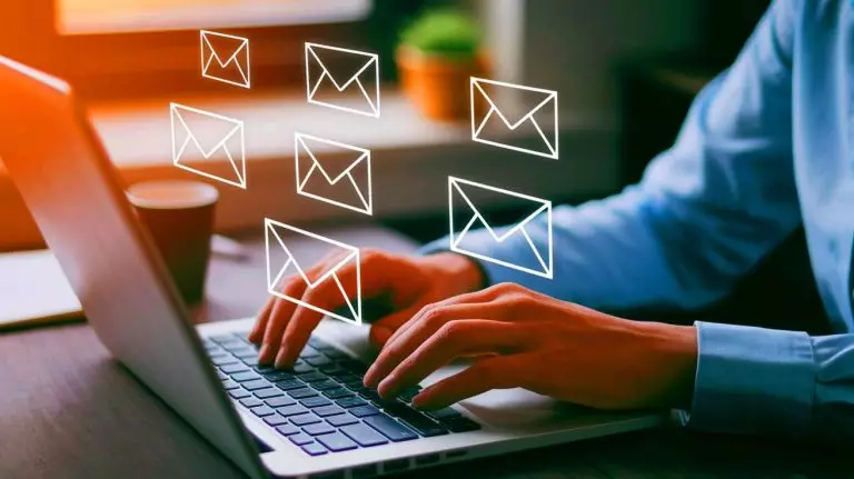 Ces trois mots à la fin d’un e-mail changent tout : cette formule validée par une étude scientifique multiplie les chances de réponse « Plus puissant qu'une baguette magique » : ces trois mots à la fin de vos e-mails garantissent une réponse grâce à une étude révolutionnaire